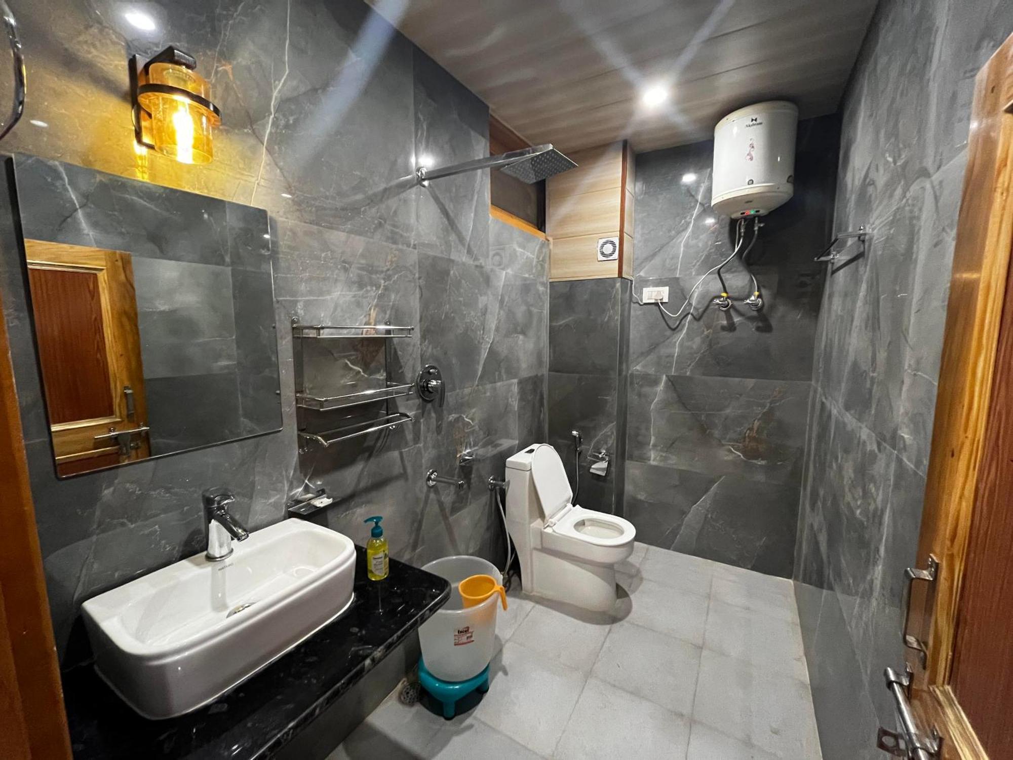 Hotel Mid Orchard Kasol L River Side -Pure Veg Hotel المظهر الخارجي الصورة