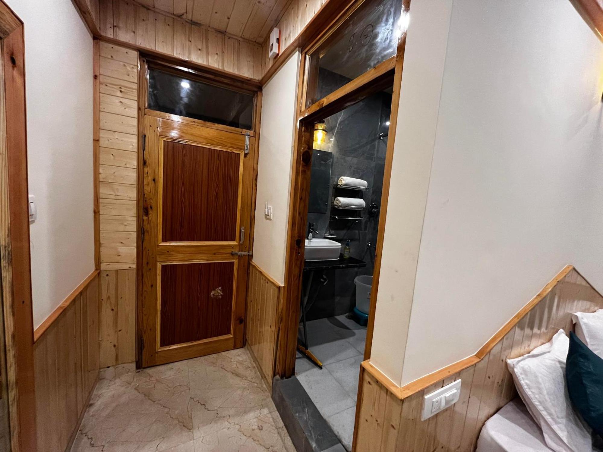 Hotel Mid Orchard Kasol L River Side -Pure Veg Hotel المظهر الخارجي الصورة