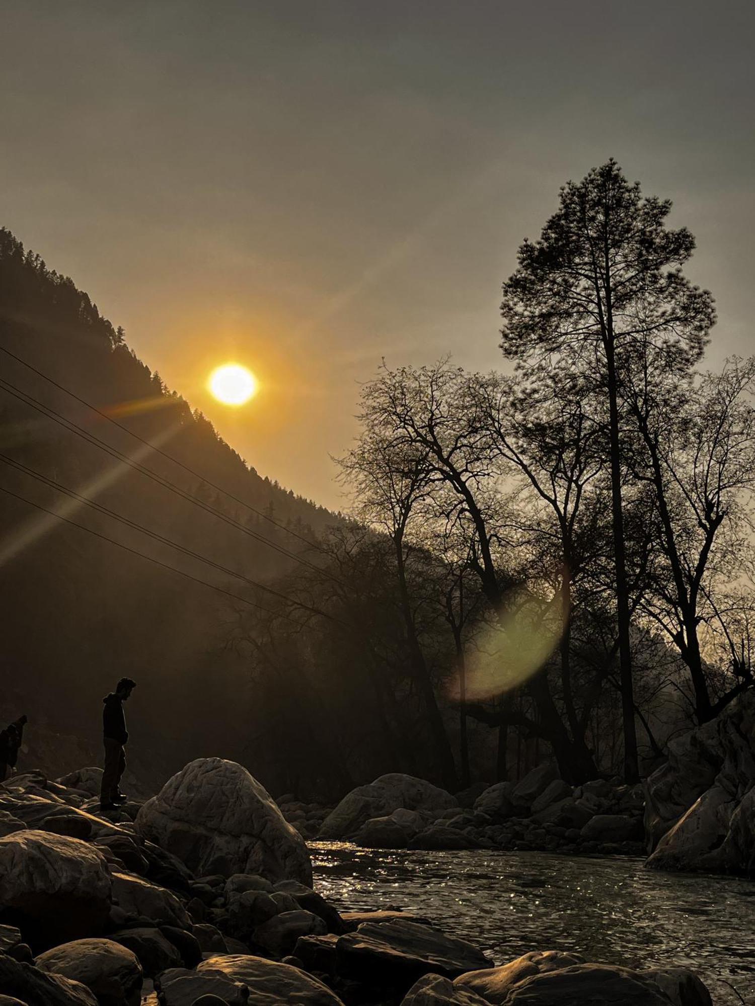 Hotel Mid Orchard Kasol L River Side -Pure Veg Hotel المظهر الخارجي الصورة