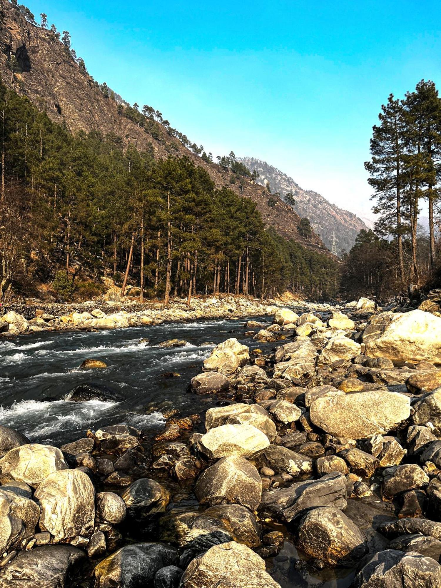 Hotel Mid Orchard Kasol L River Side -Pure Veg Hotel المظهر الخارجي الصورة